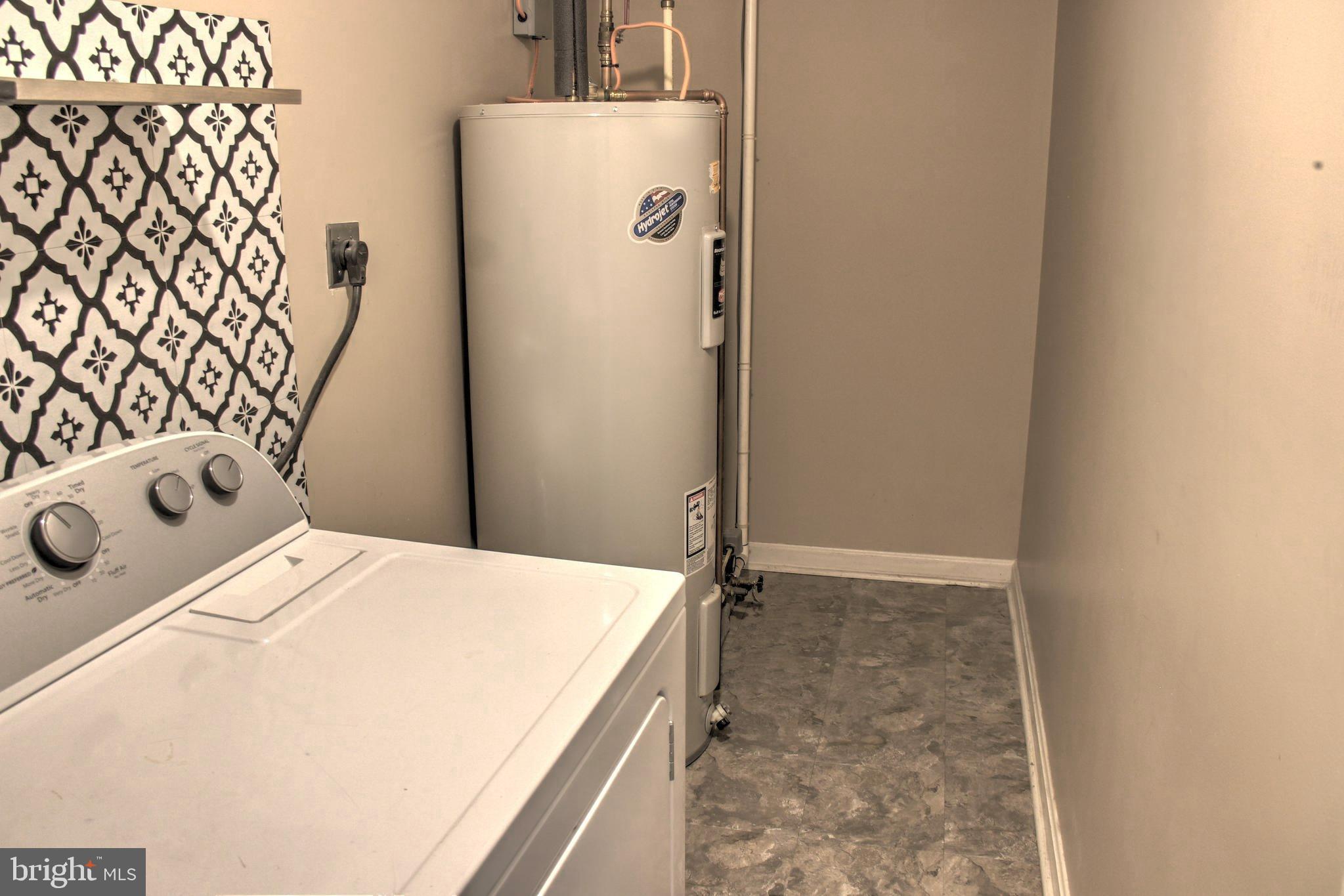 LONGVIEW BEACH - Residential