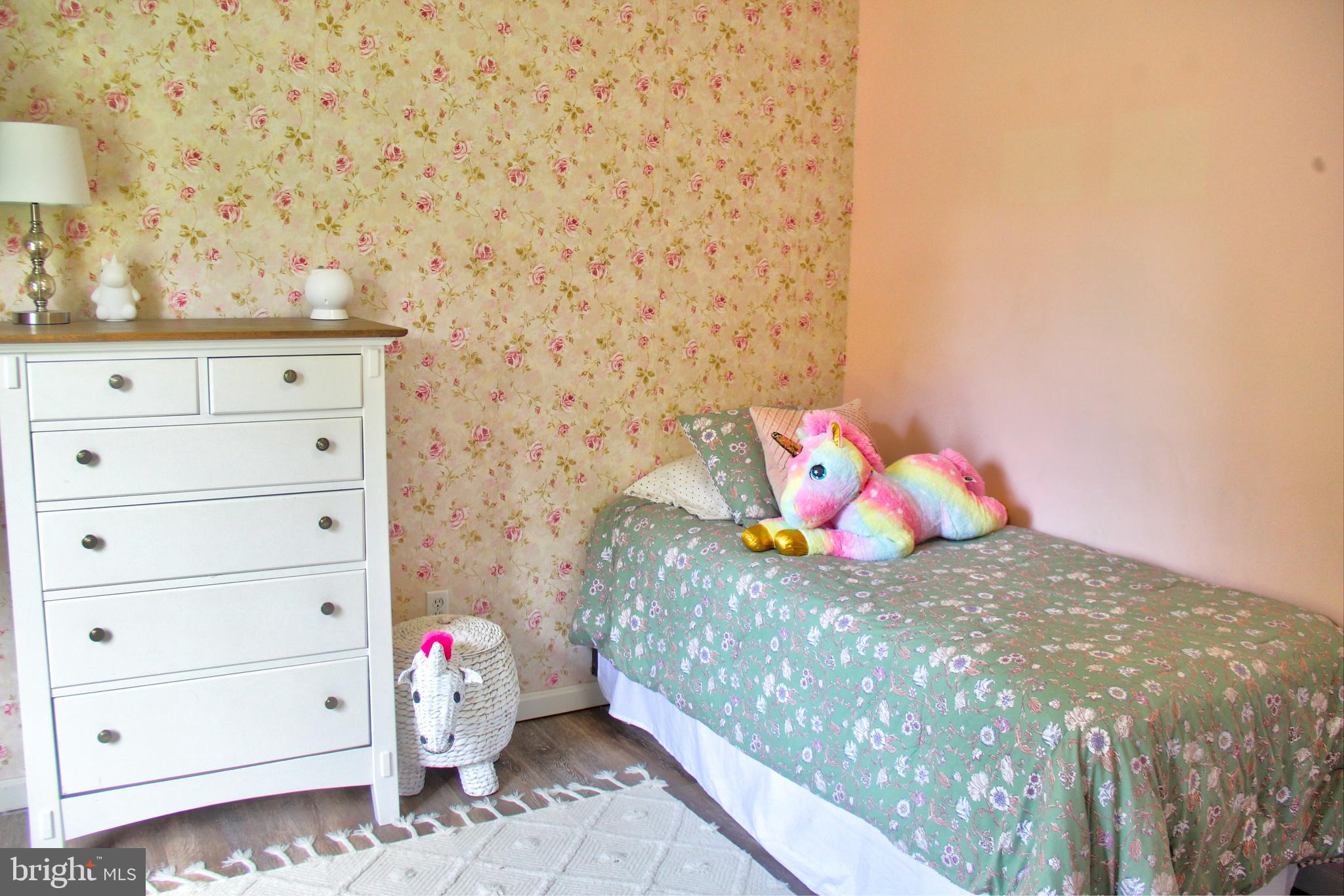 LONGVIEW BEACH - Residential