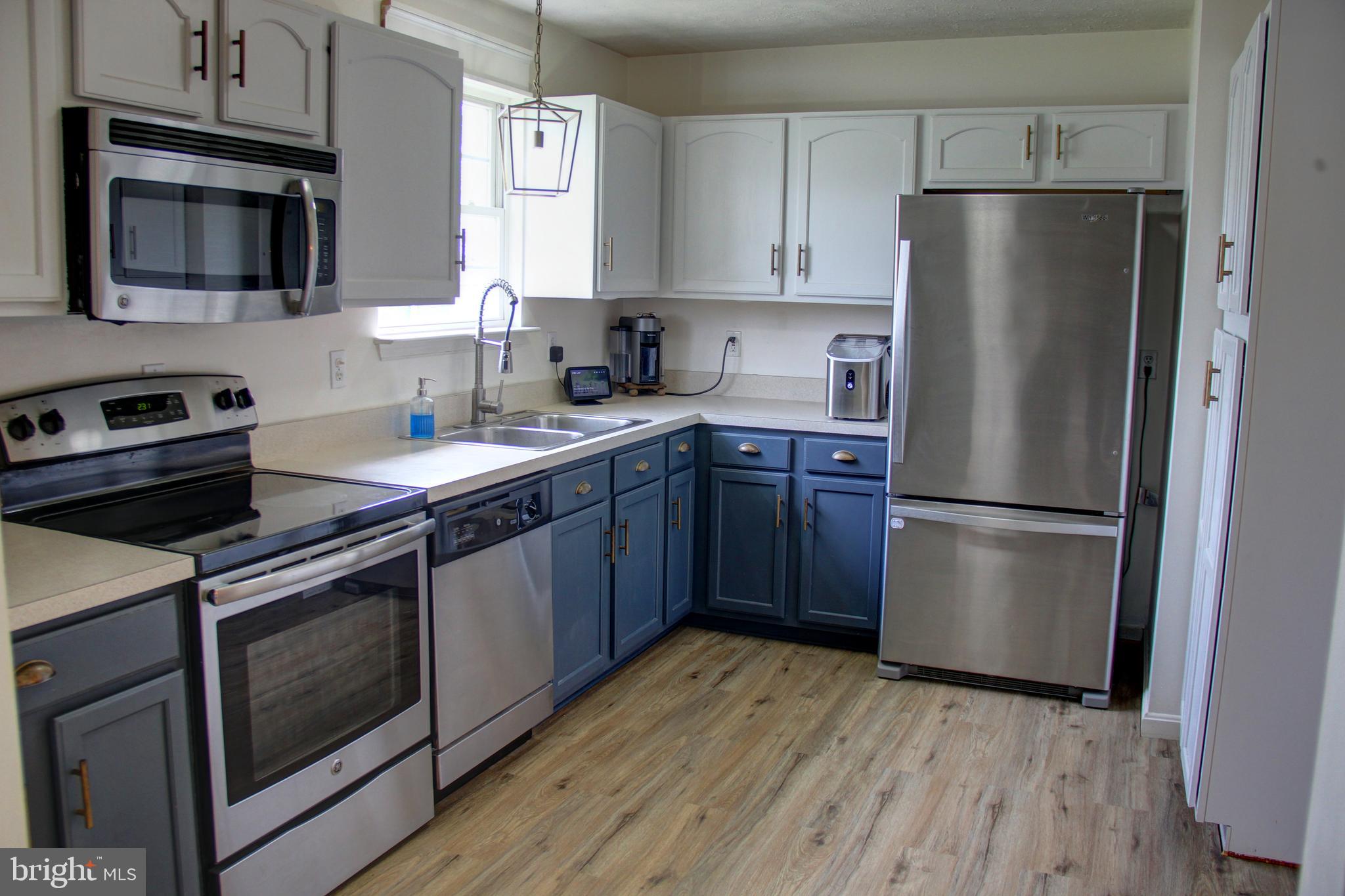 LONGVIEW BEACH - Residential