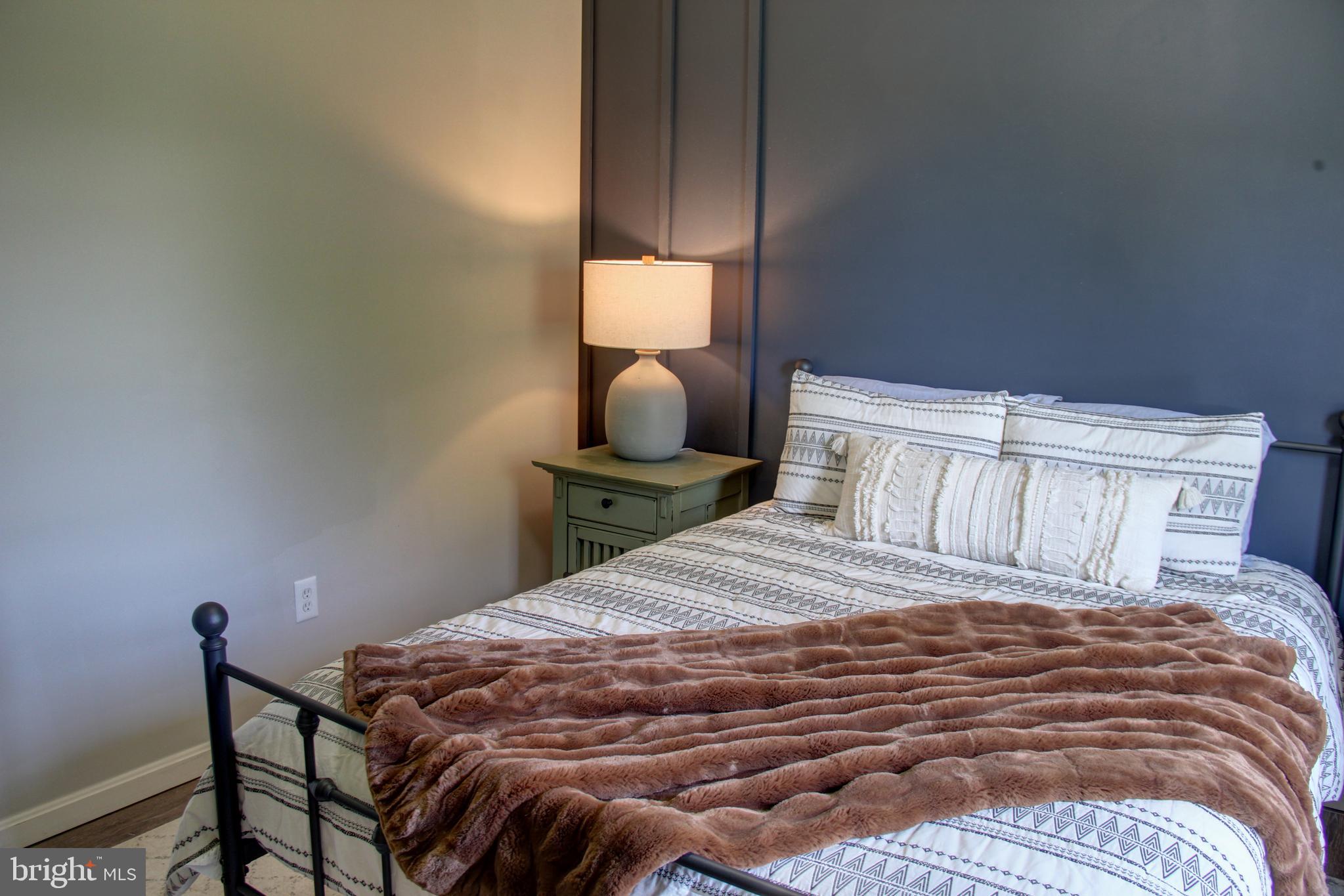 LONGVIEW BEACH - Residential