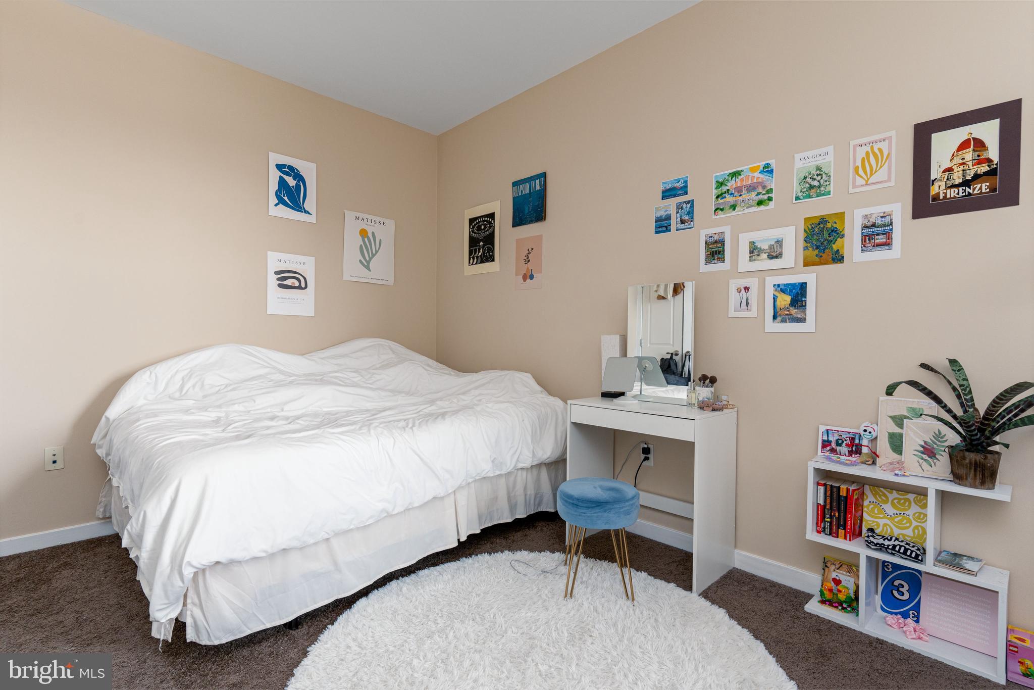 VILLAGE LOFTS - Residential