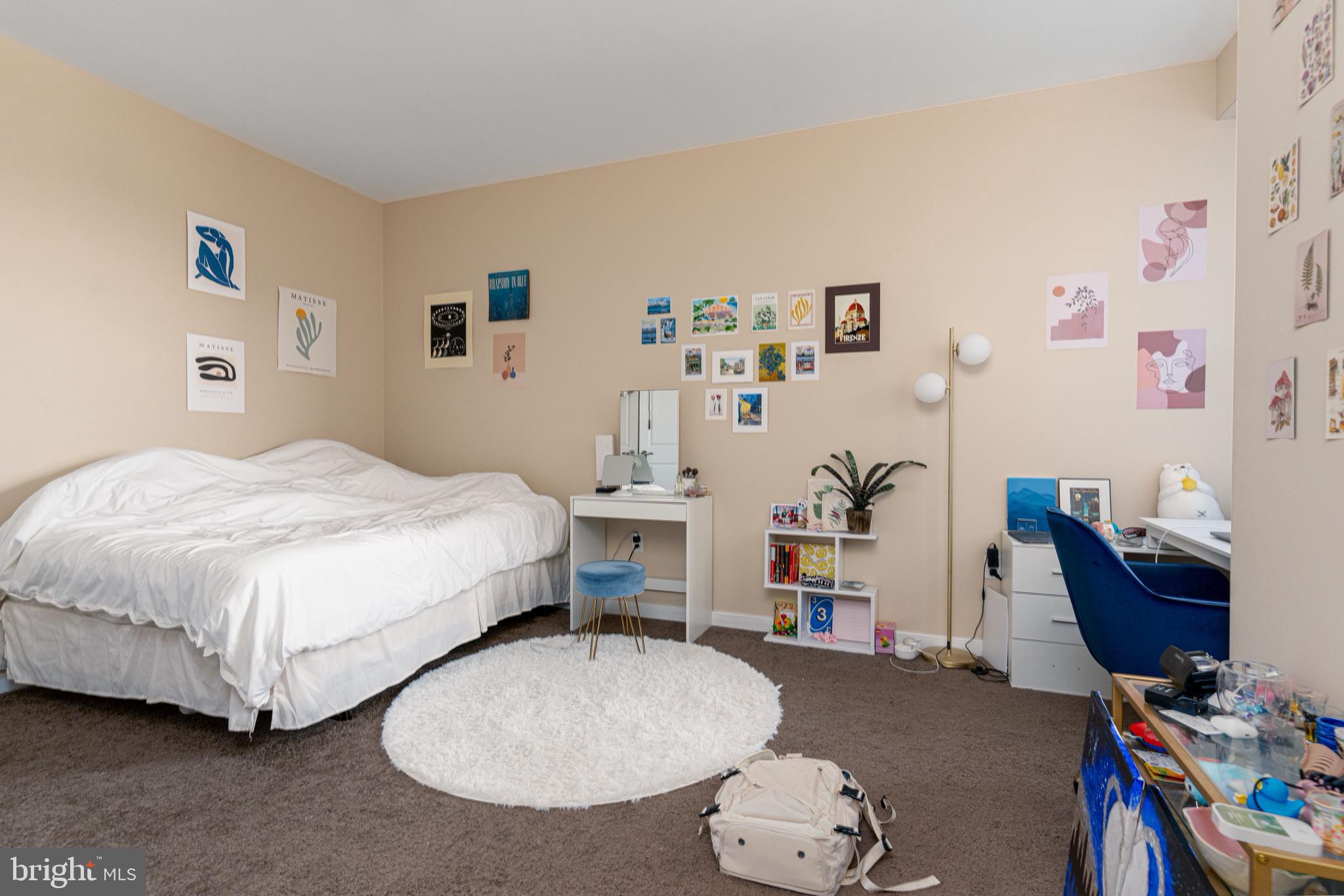 VILLAGE LOFTS - Residential