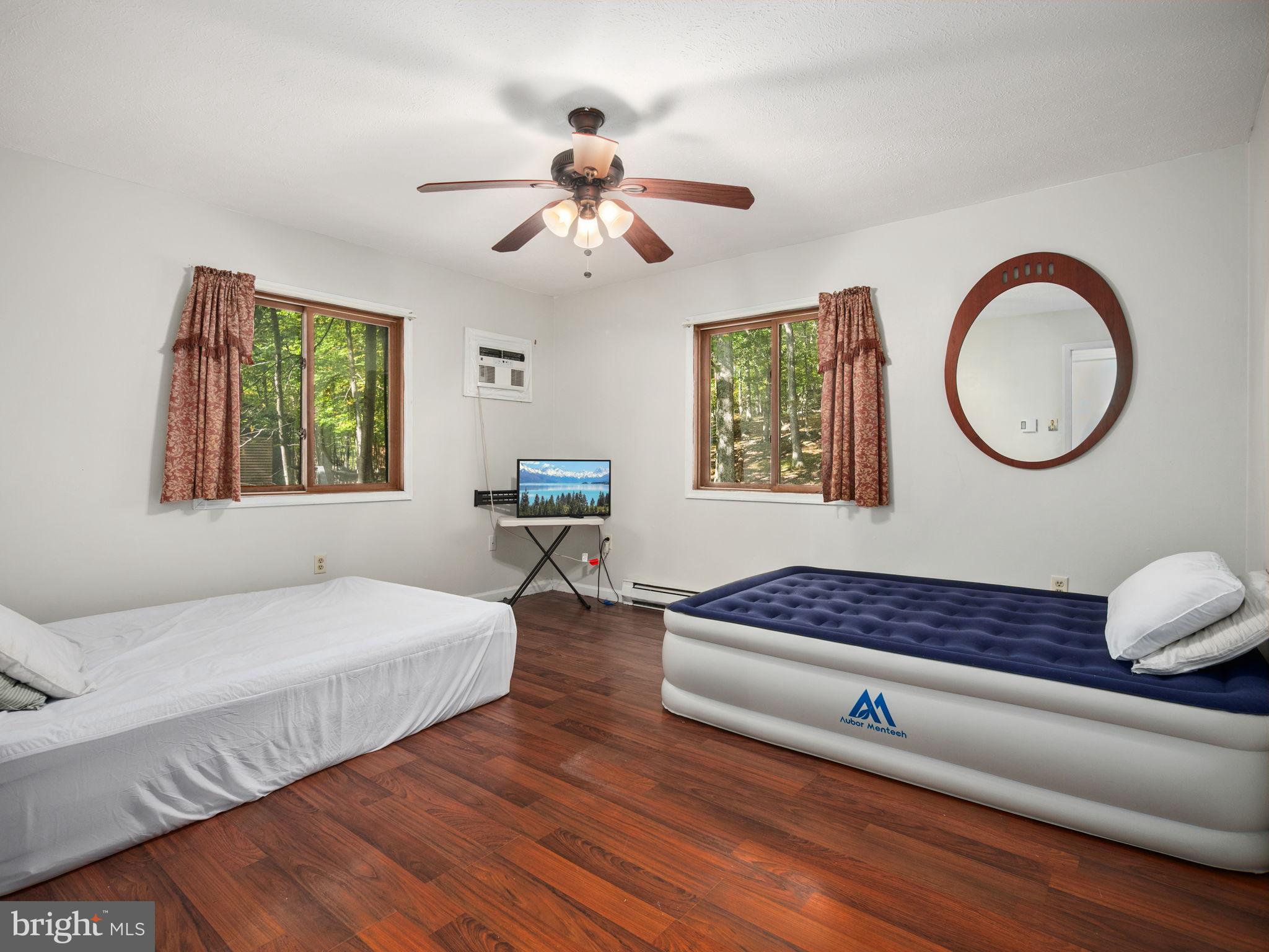 SAW CREEK EST - Residential