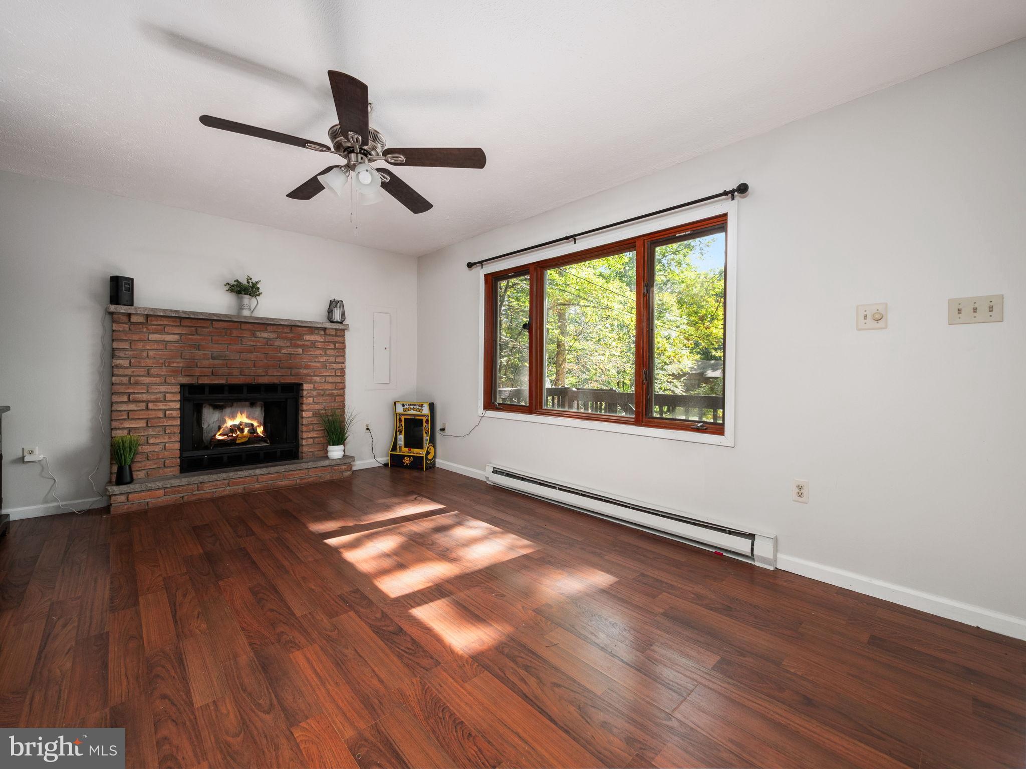 SAW CREEK EST - Residential