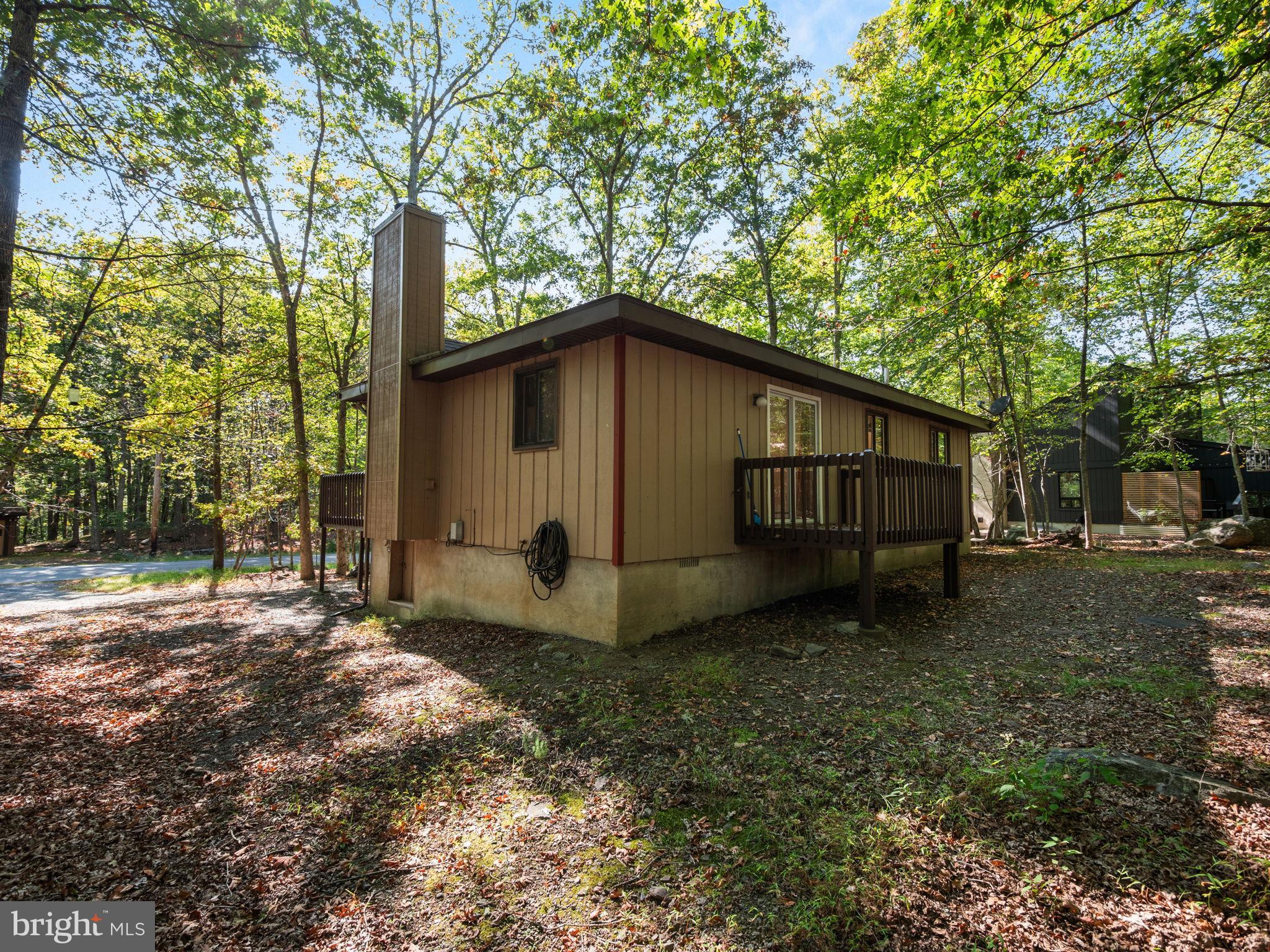 SAW CREEK EST - Residential