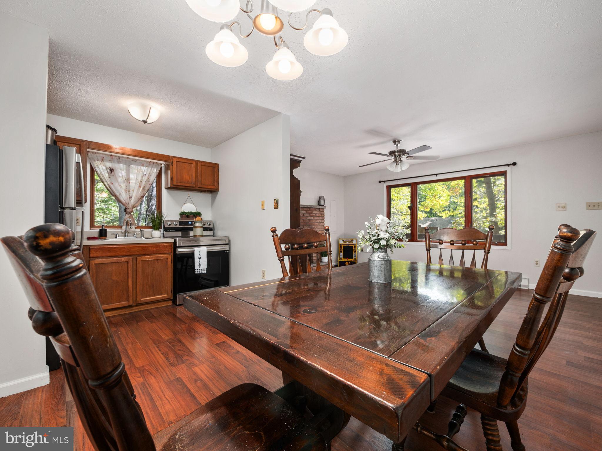 SAW CREEK EST - Residential