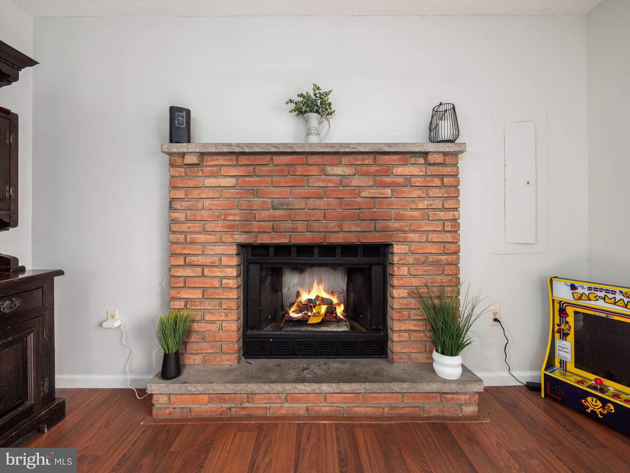 SAW CREEK EST - Residential