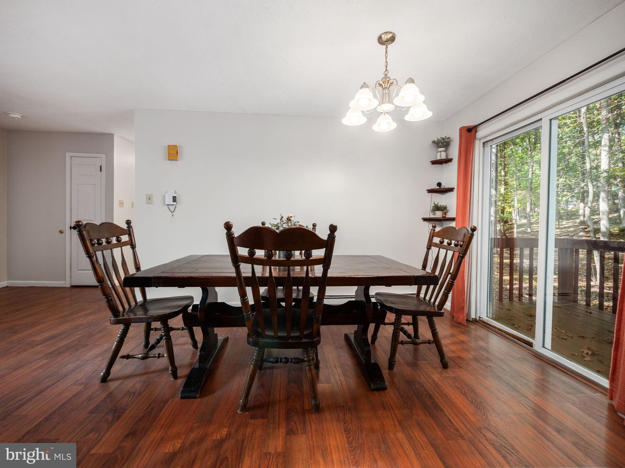 SAW CREEK EST - Residential