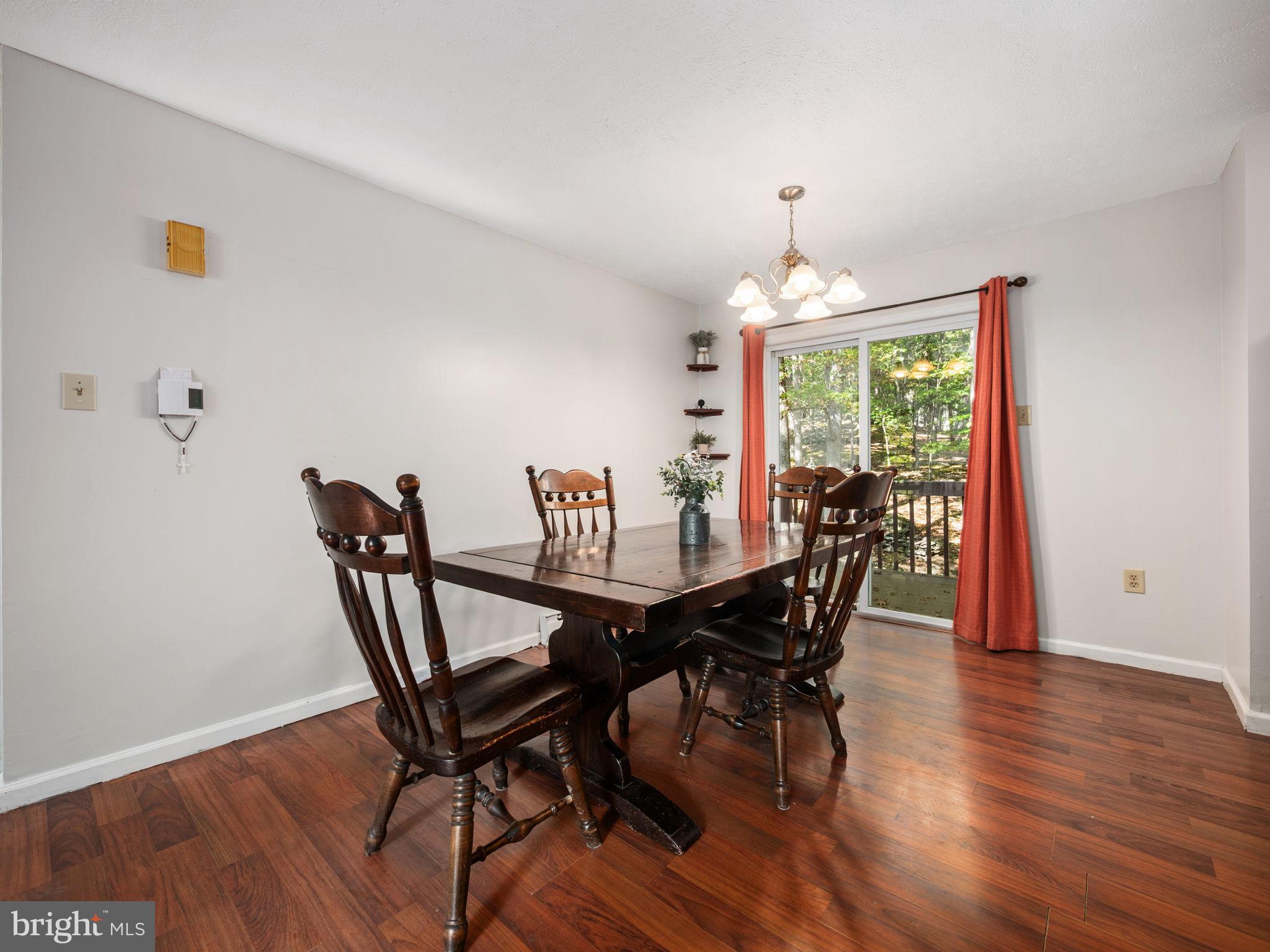 SAW CREEK EST - Residential