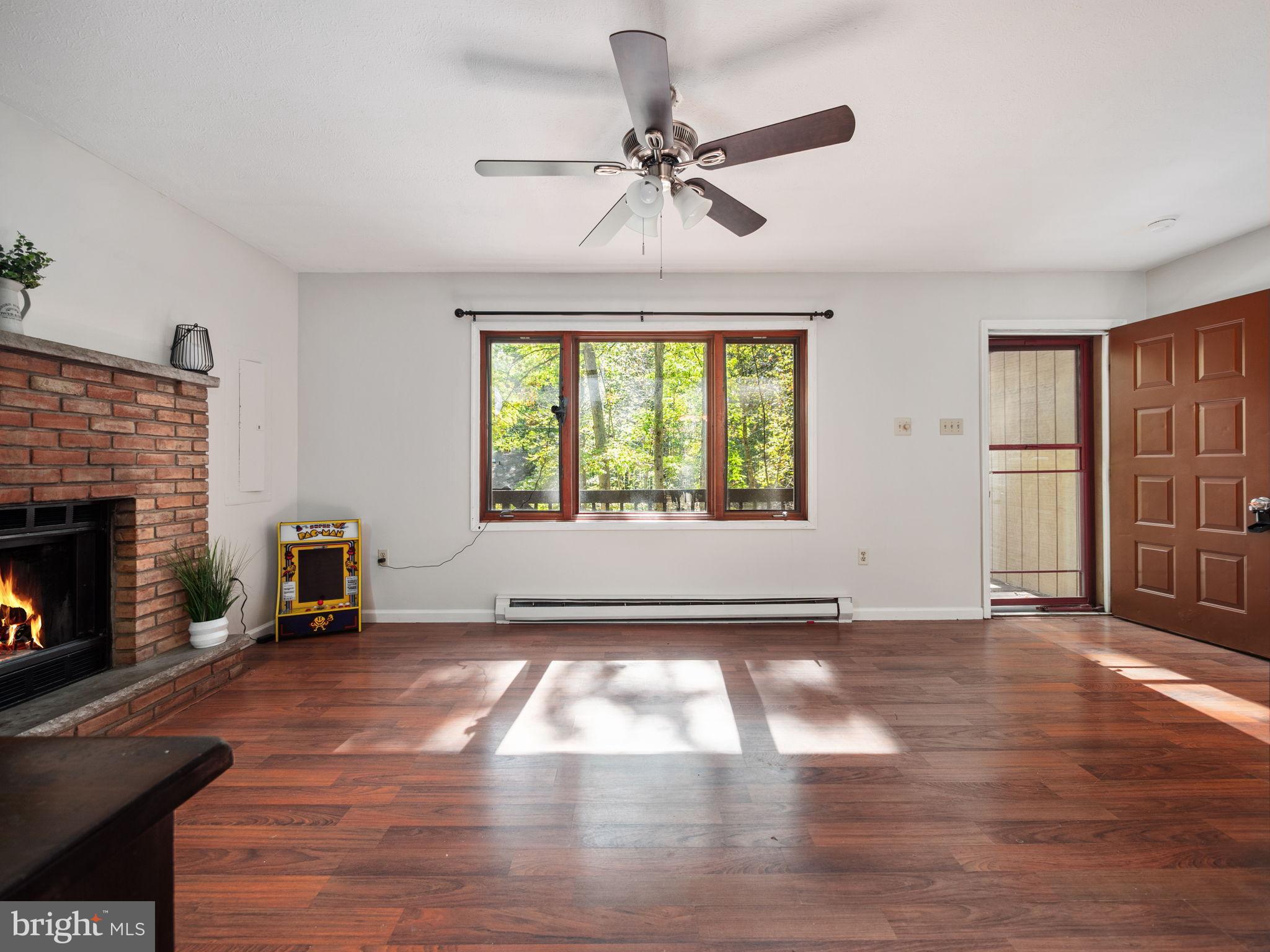 SAW CREEK EST - Residential