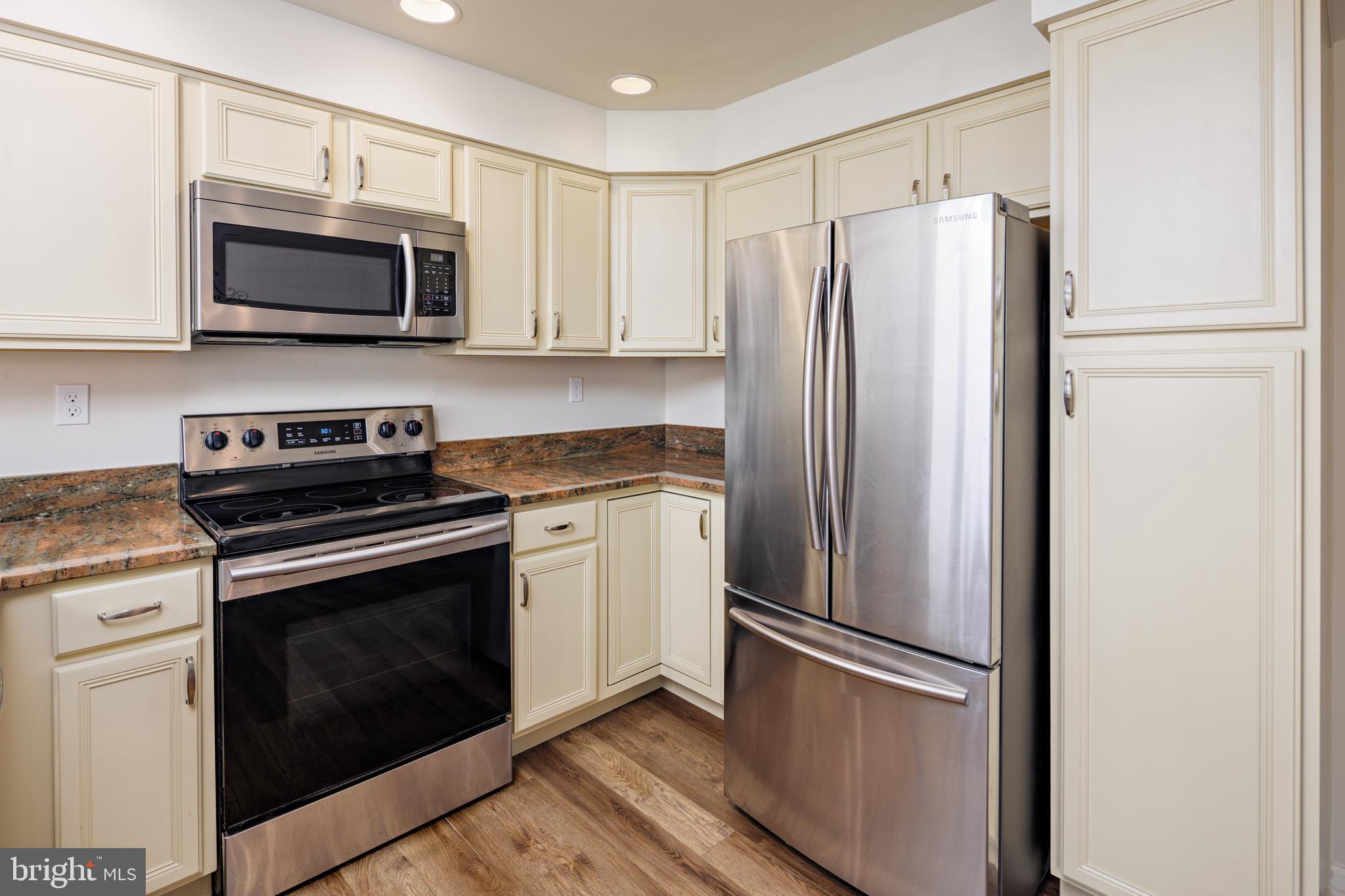 LEISURE WORLD - Residential