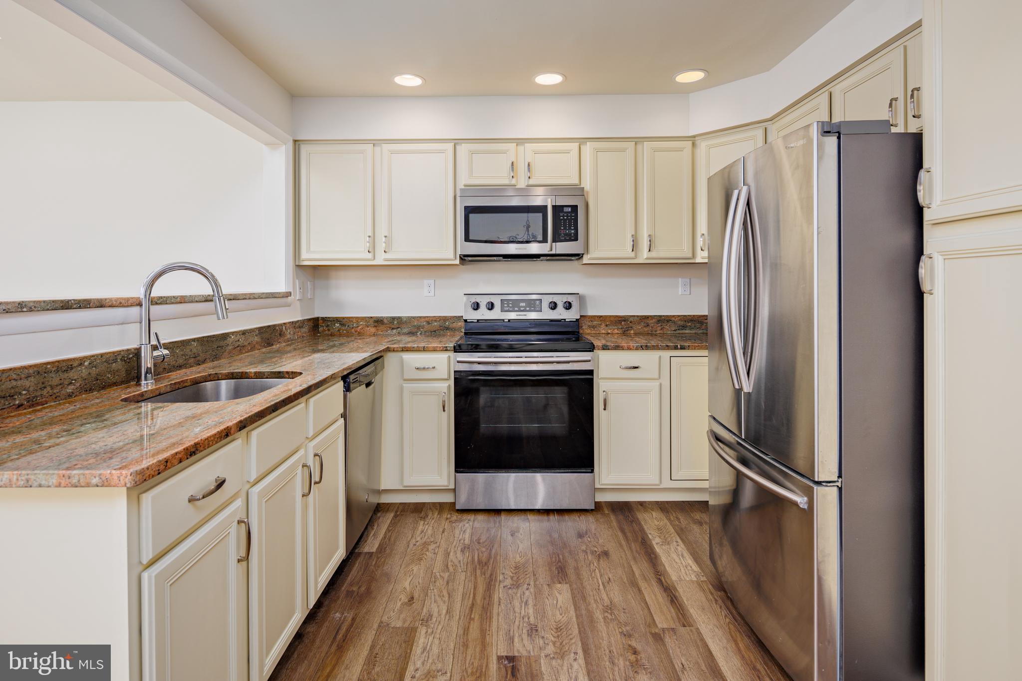 LEISURE WORLD - Residential