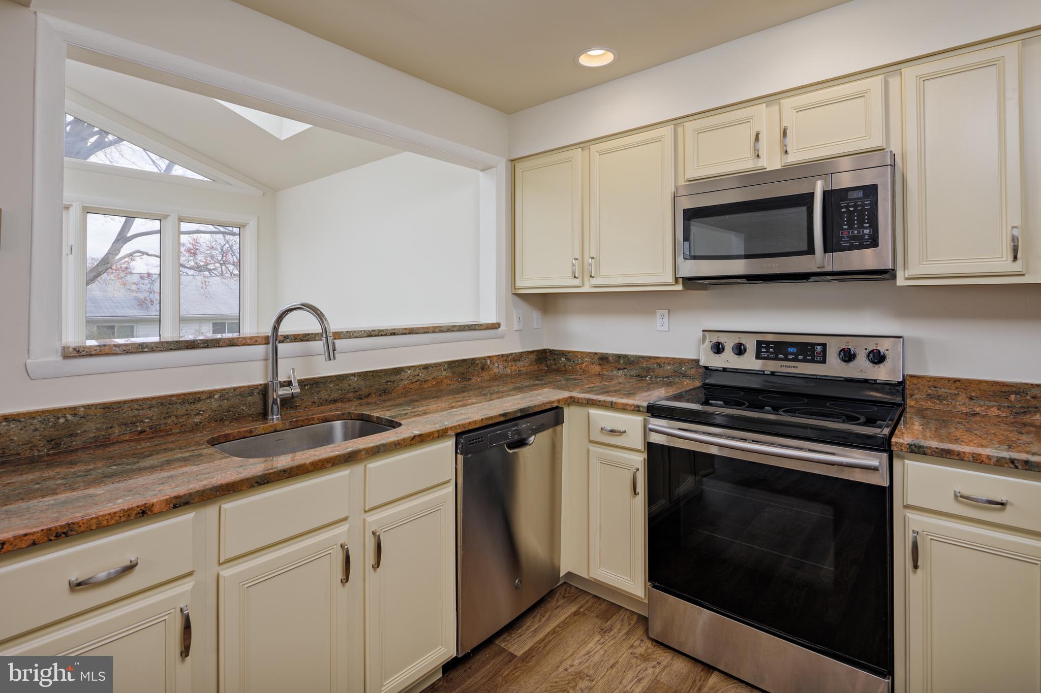 LEISURE WORLD - Residential