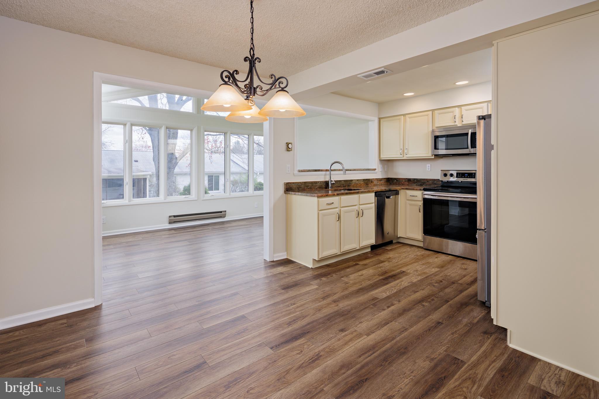 LEISURE WORLD - Residential