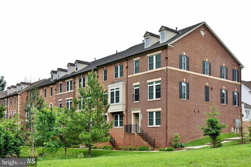 Fabulous Brick front 2 car garage townhouse with an abundance of natural light and private views of the forest preserve. Open main level w/ tall ceilings & recessed lights, eat-in kitchen with granite countertop & island adjacent to living room & Family Room with access to deck. Open, airy, master w/ sit room.