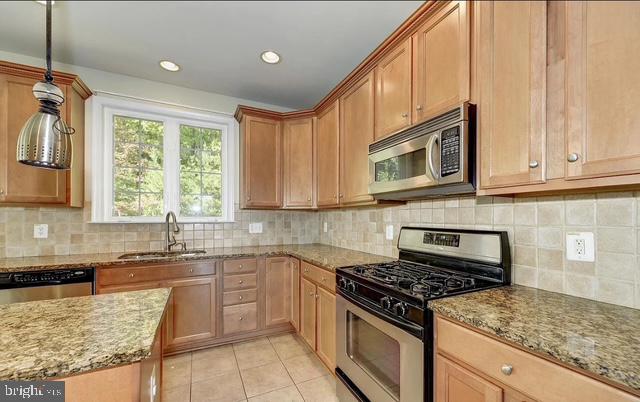 DAVIS ESTATES - Residential Lease