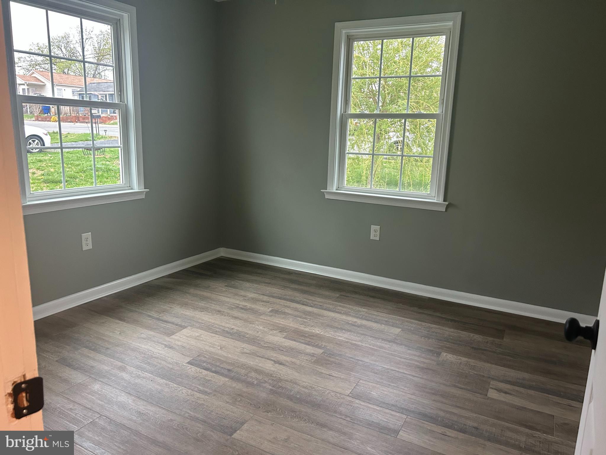 ROYAL VILLAGE - Residential Lease