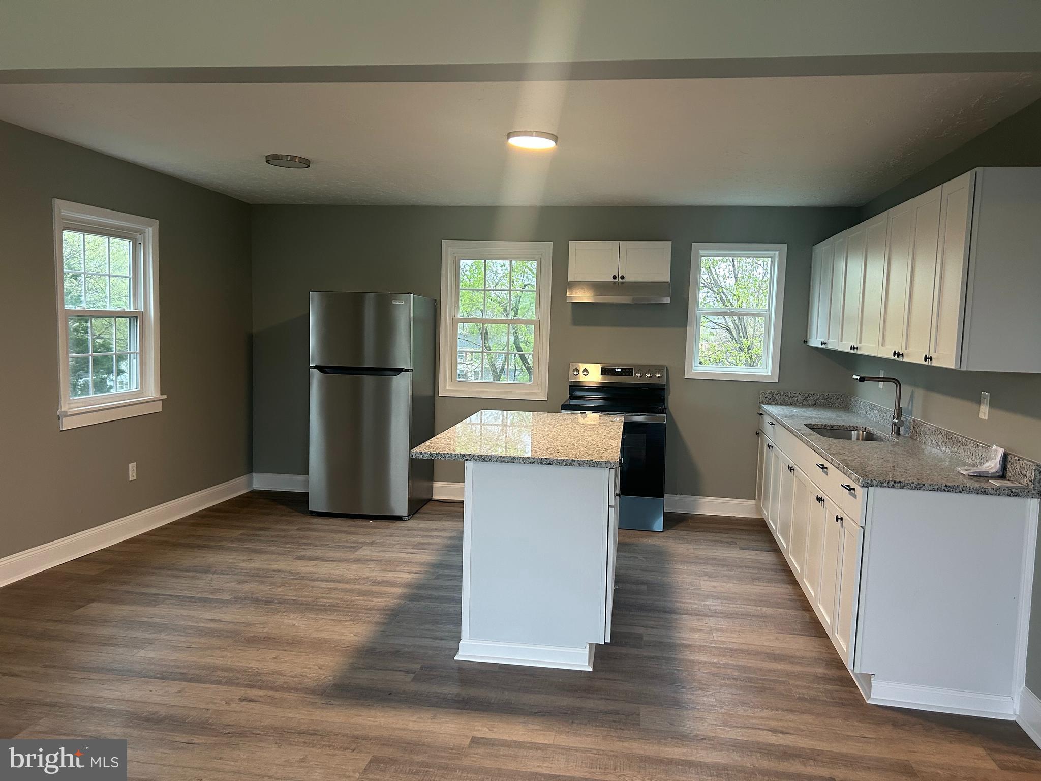 ROYAL VILLAGE - Residential Lease