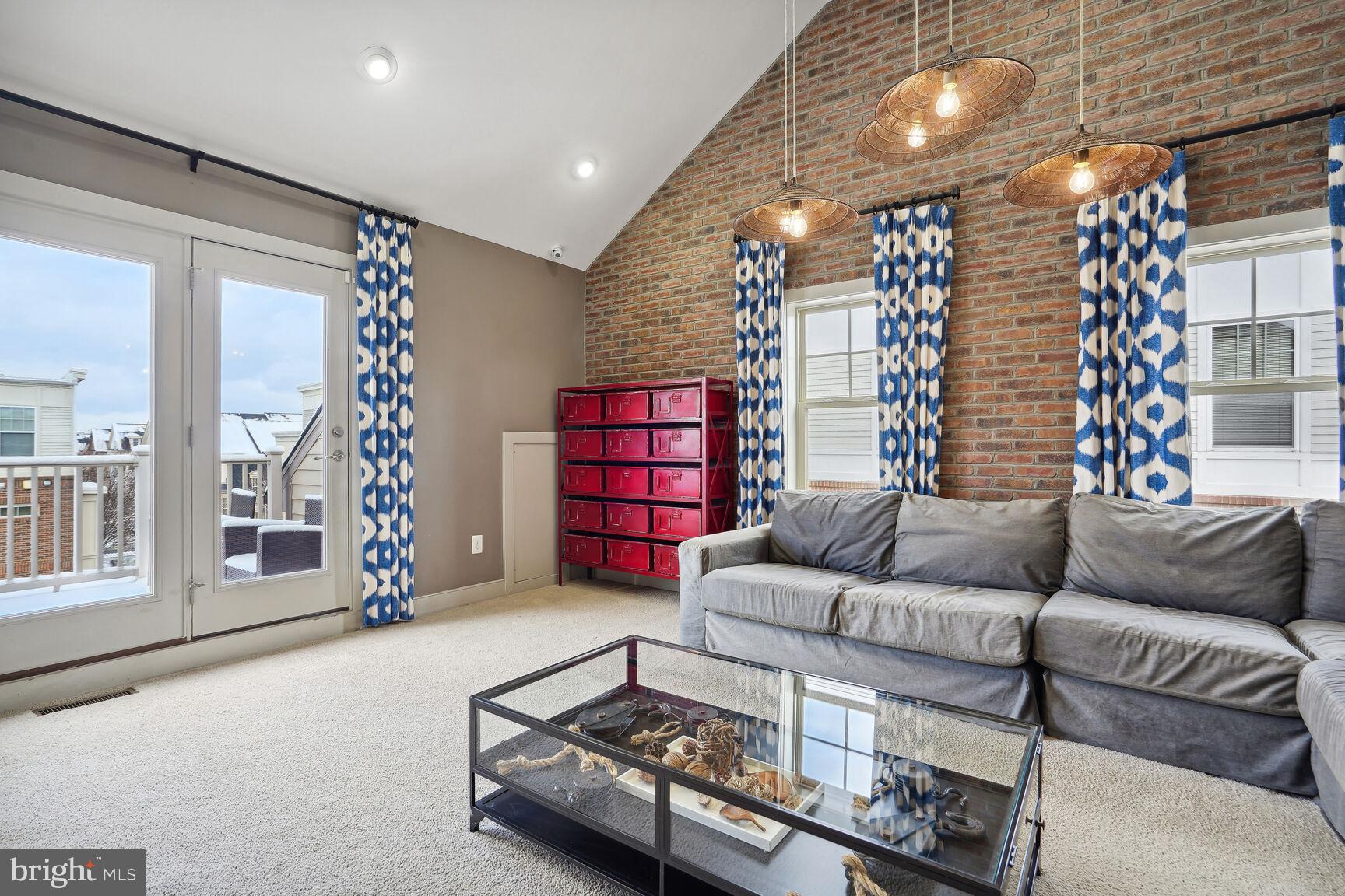 CROWN FARM - Residential