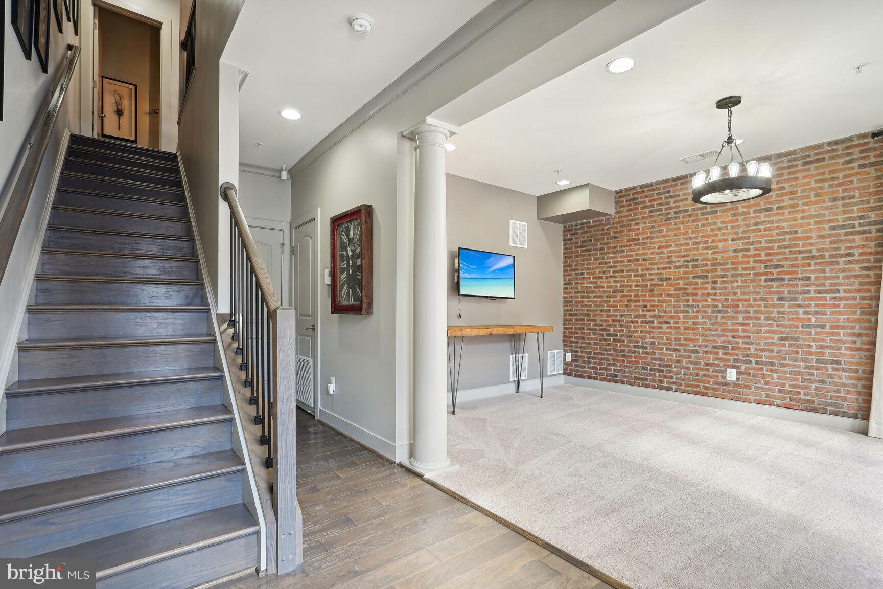 CROWN FARM - Residential