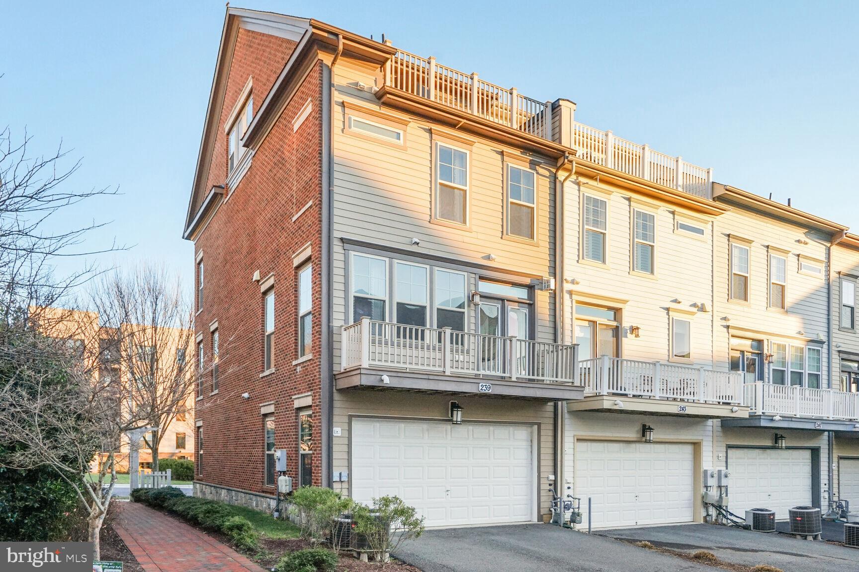 CROWN FARM - Residential