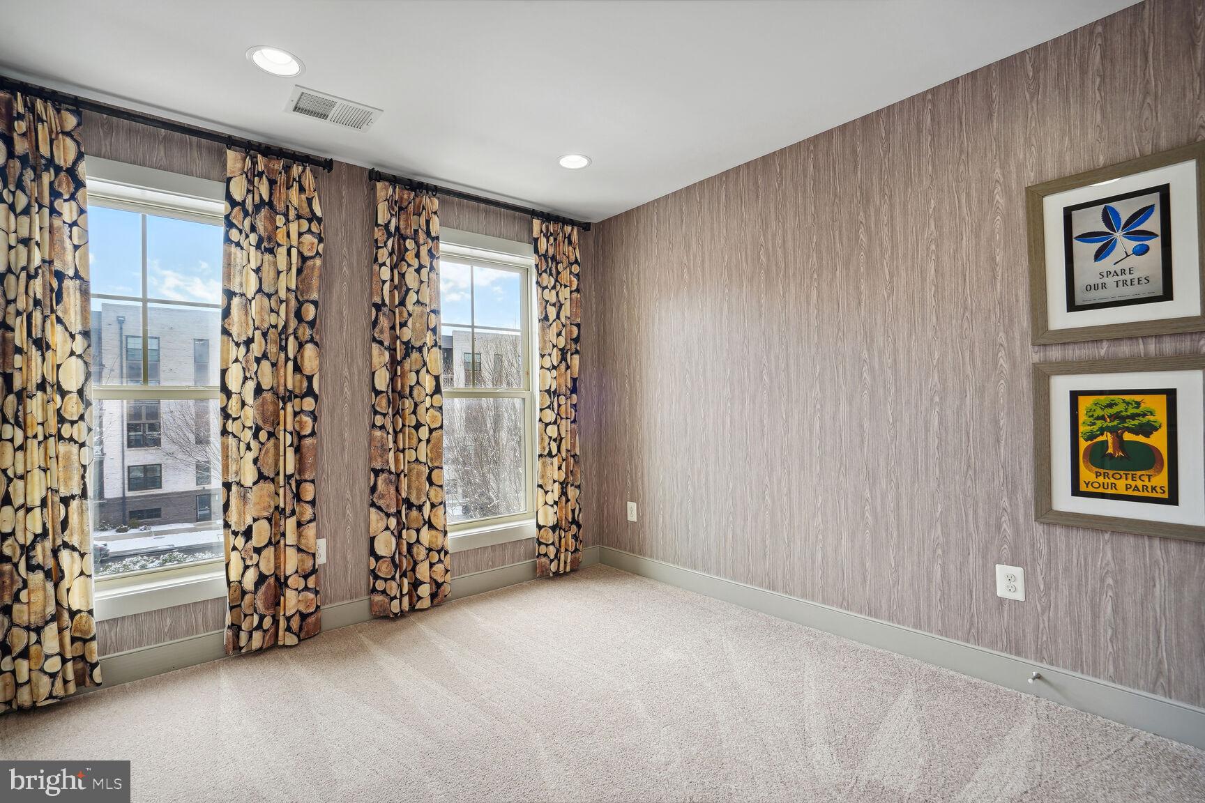 CROWN FARM - Residential