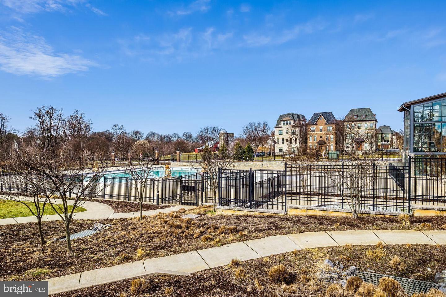 CROWN FARM - Residential