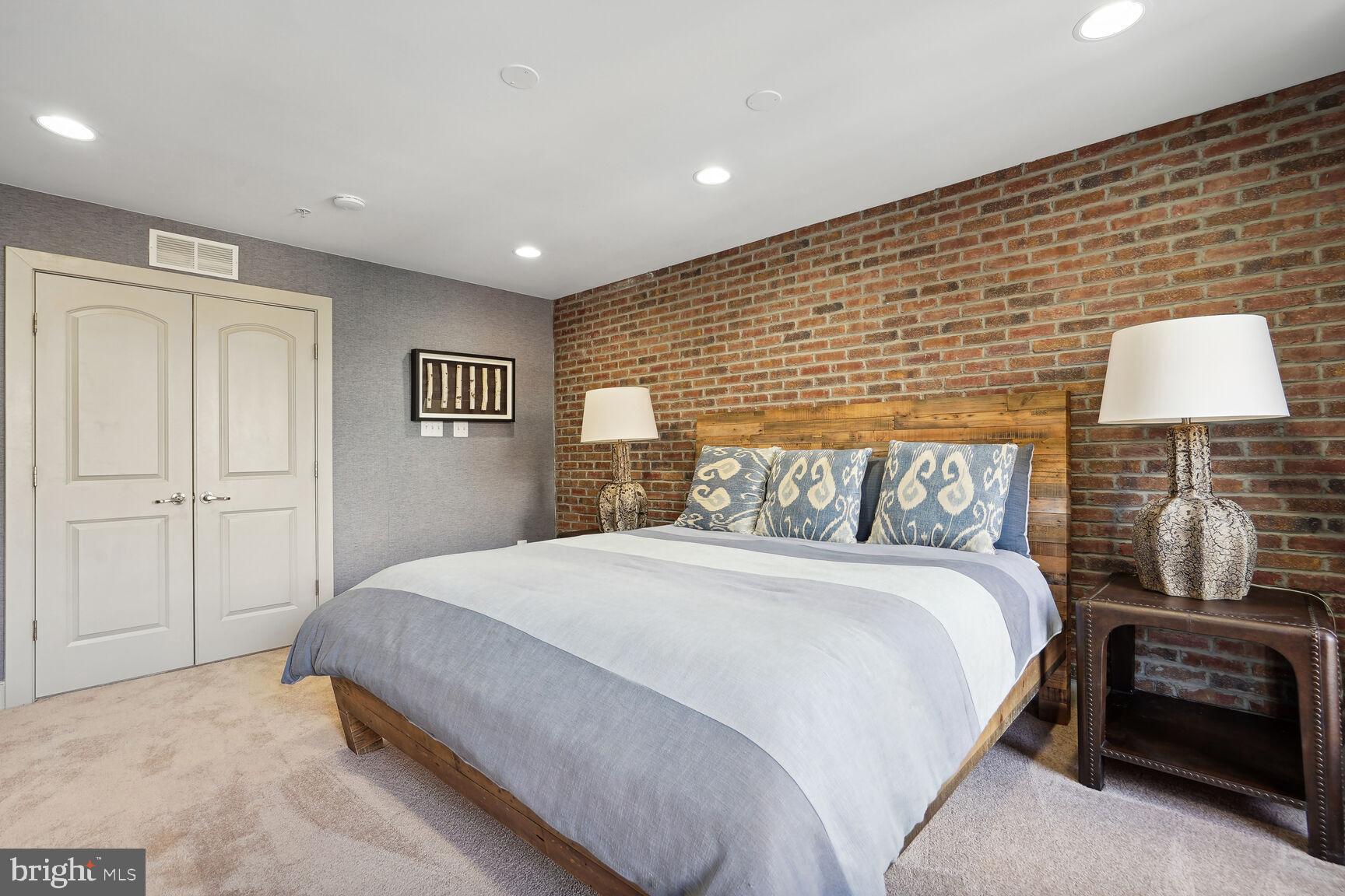 CROWN FARM - Residential