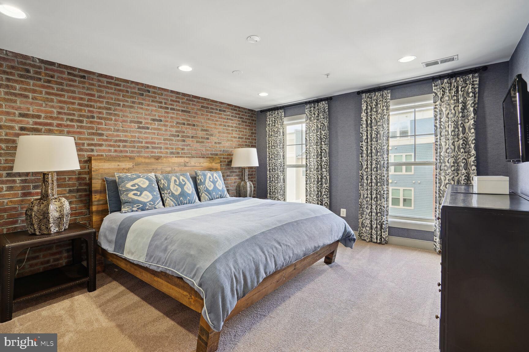 CROWN FARM - Residential