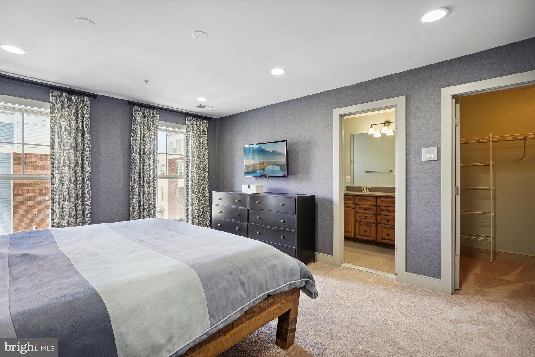 CROWN FARM - Residential