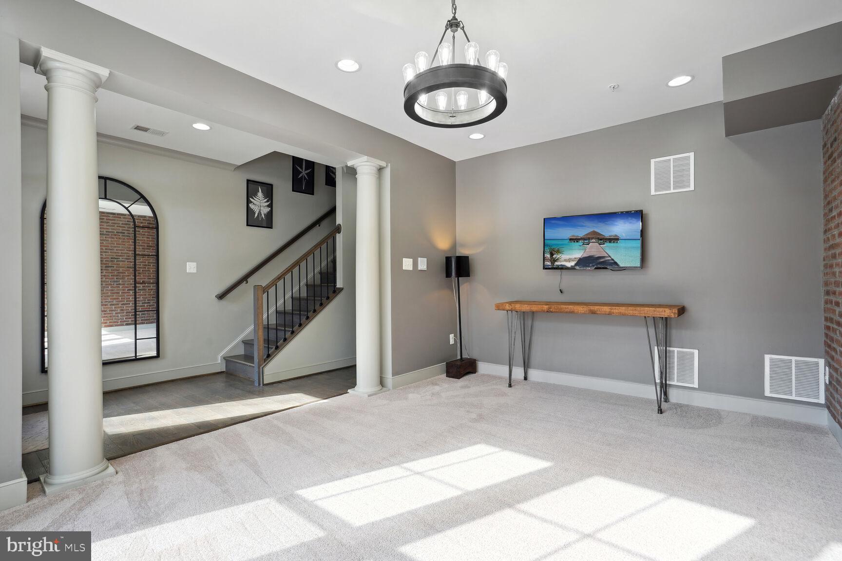 CROWN FARM - Residential