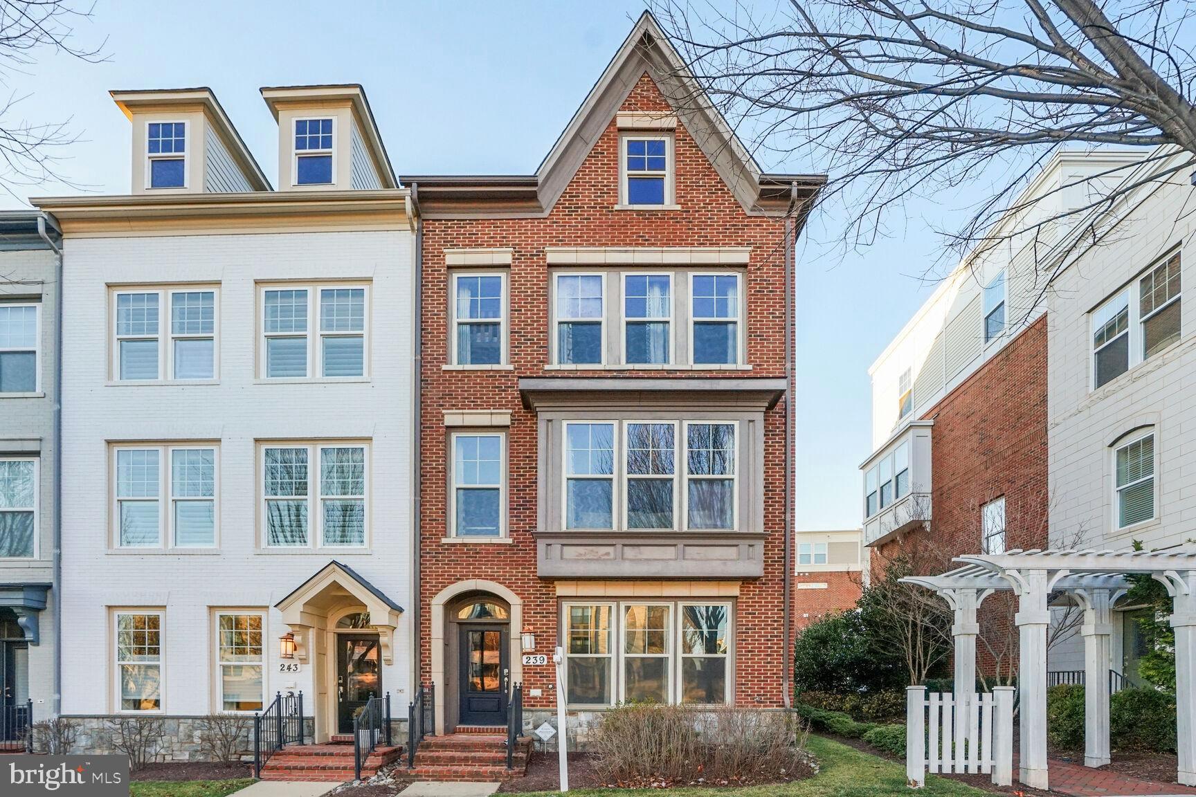 CROWN FARM - Residential