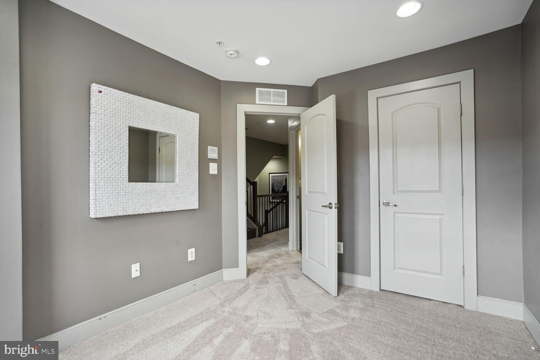 CROWN FARM - Residential