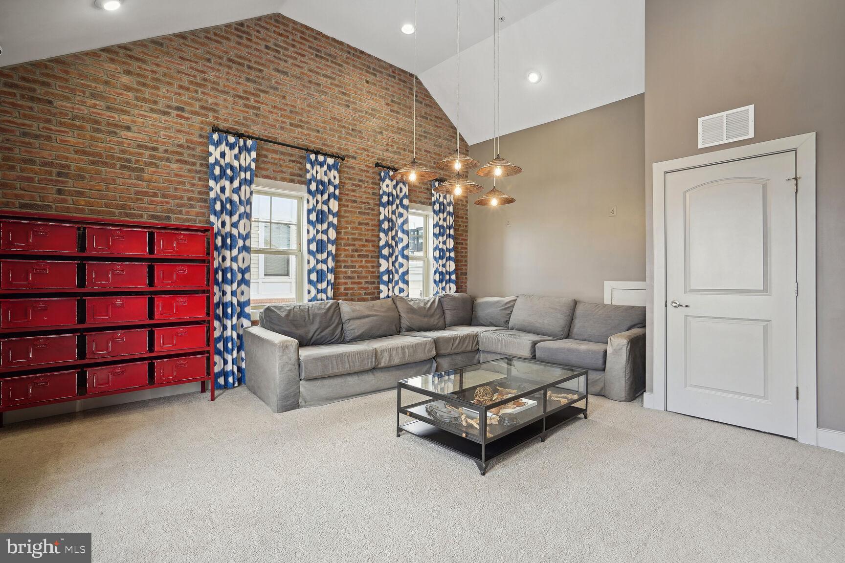 CROWN FARM - Residential