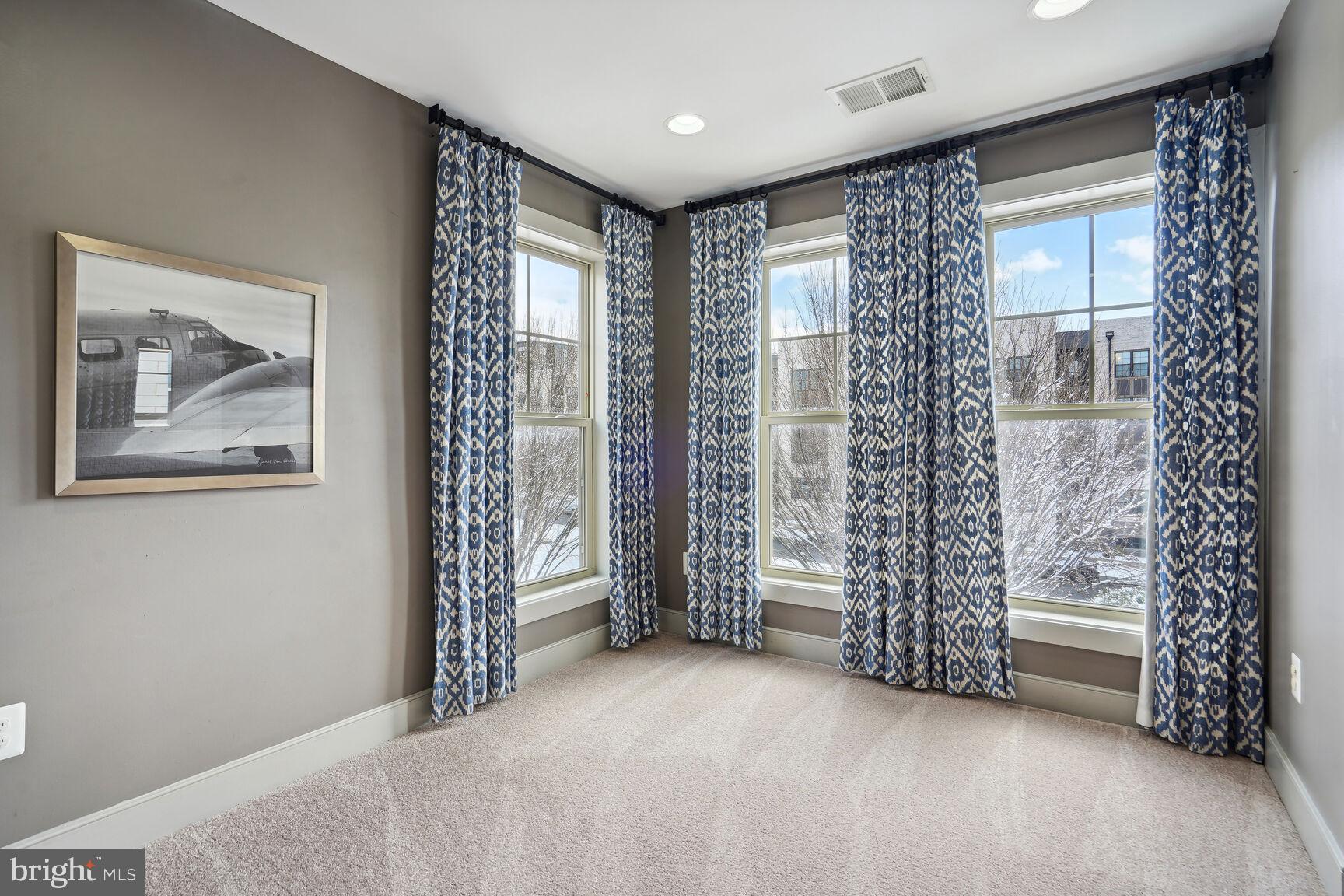 CROWN FARM - Residential