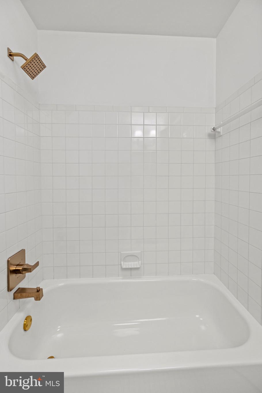 HUNTERS TRACE - Residential