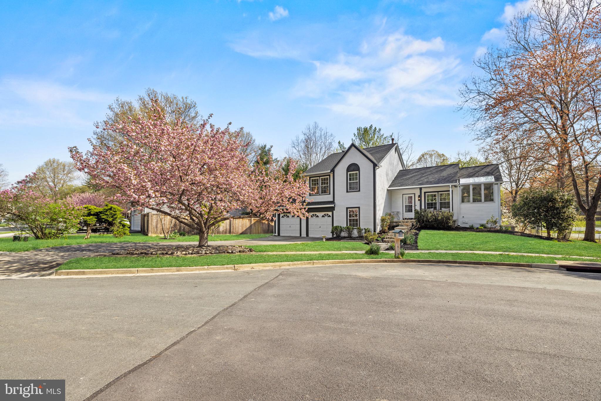 5 SOLITAIRE COURT