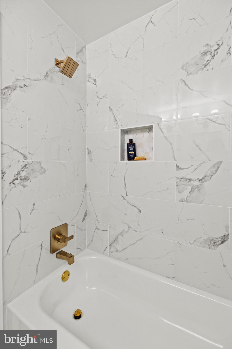 HUNTERS TRACE - Residential