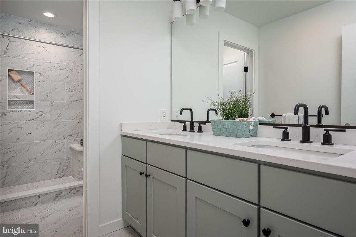 SHIPLEY OAKS - Residential