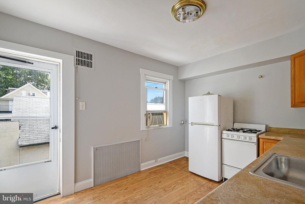 Photo of 2411 W Darby Road #2ND FLOOR, HAVERTOWN, PA 19083 (MLS # PADE2106170)