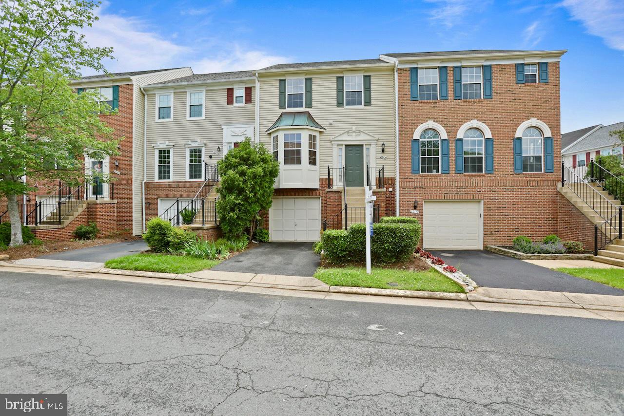 UNIVERSITY CENTER - Residential