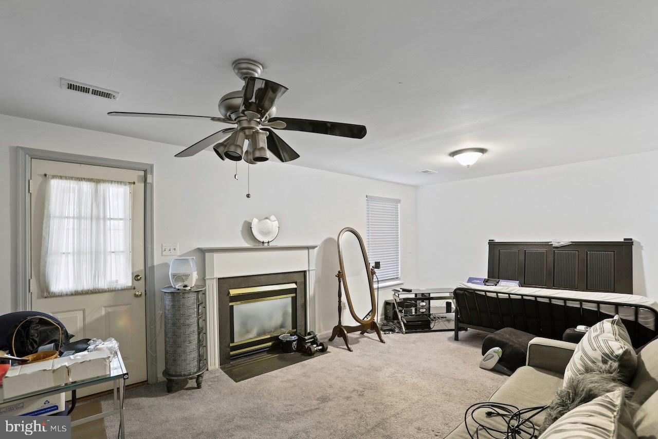 UNIVERSITY CENTER - Residential