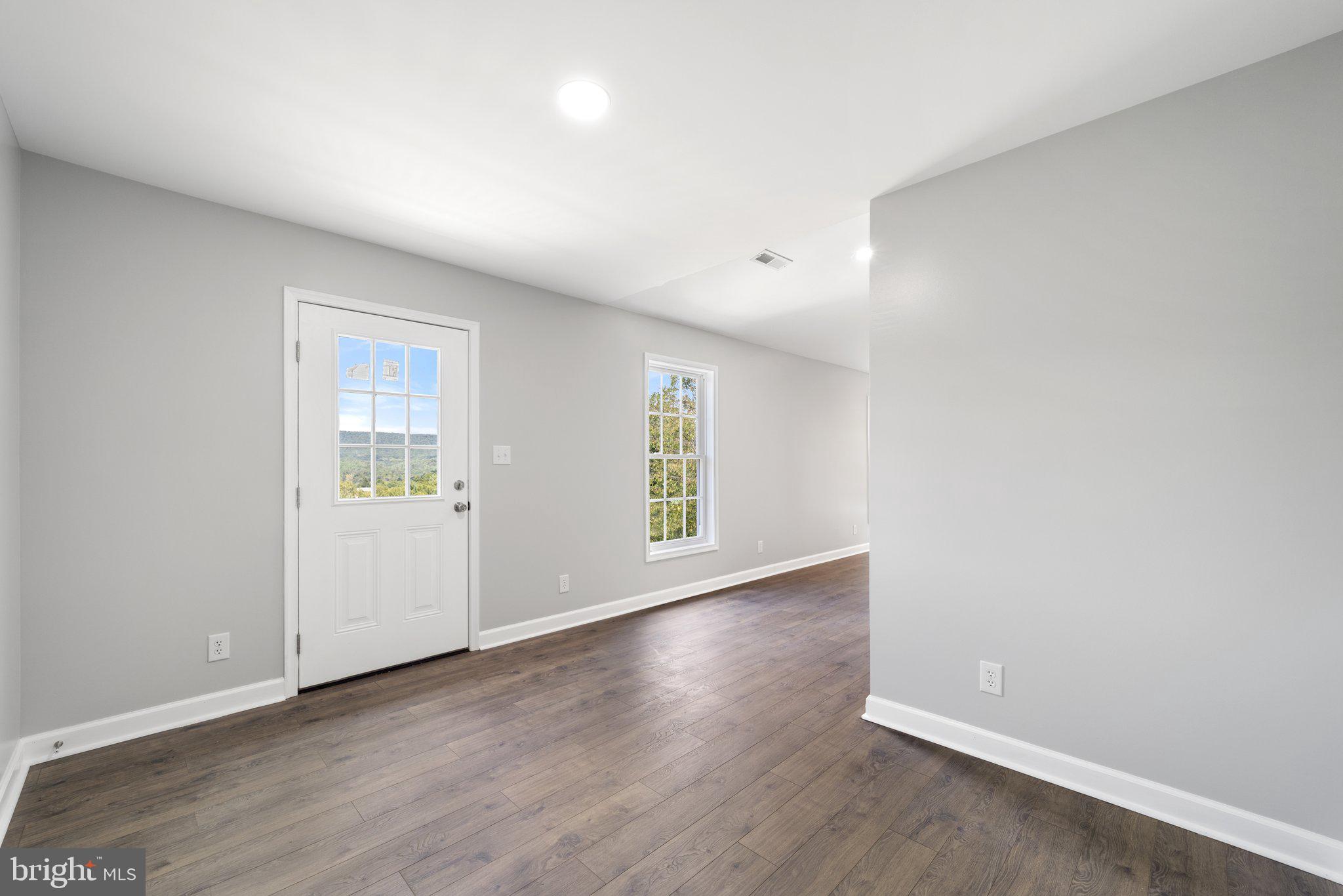 BARB MOUNTAIN ESTATES - Residential