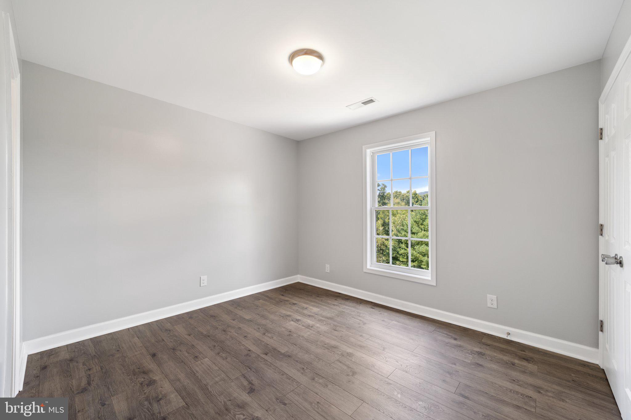 BARB MOUNTAIN ESTATES - Residential