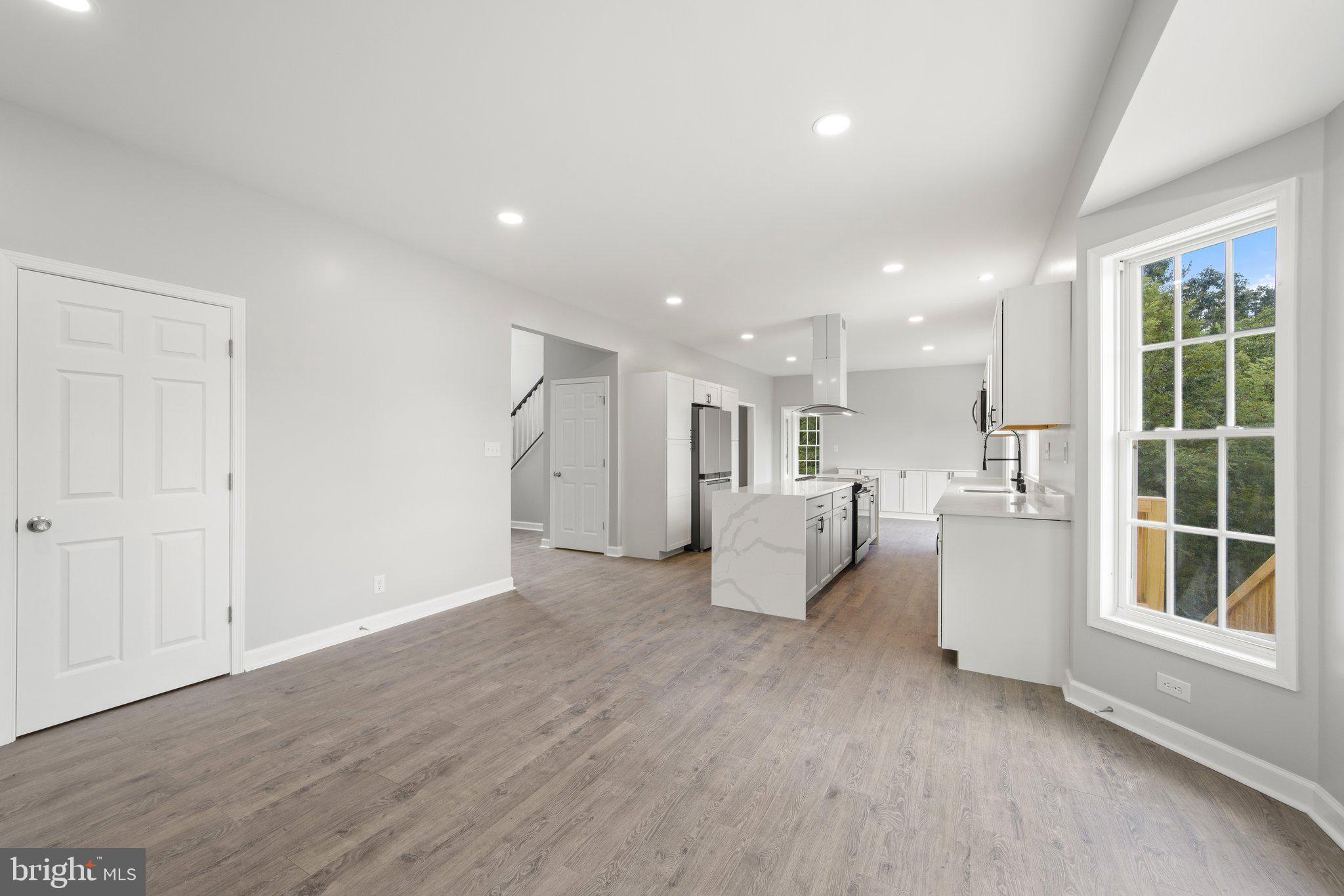 BARB MOUNTAIN ESTATES - Residential