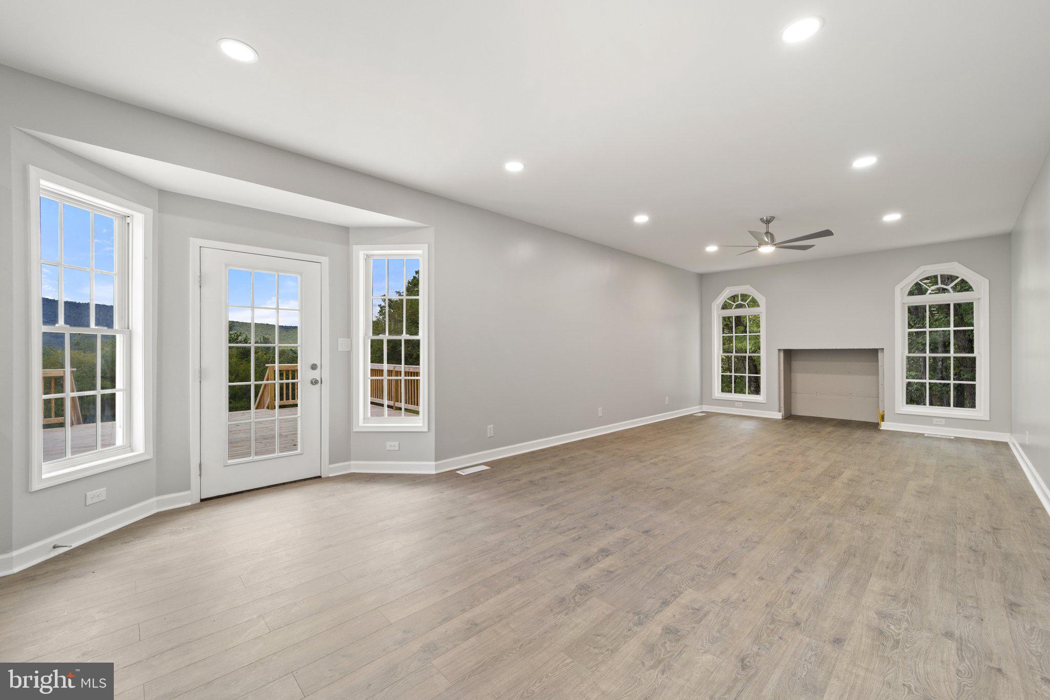 BARB MOUNTAIN ESTATES - Residential