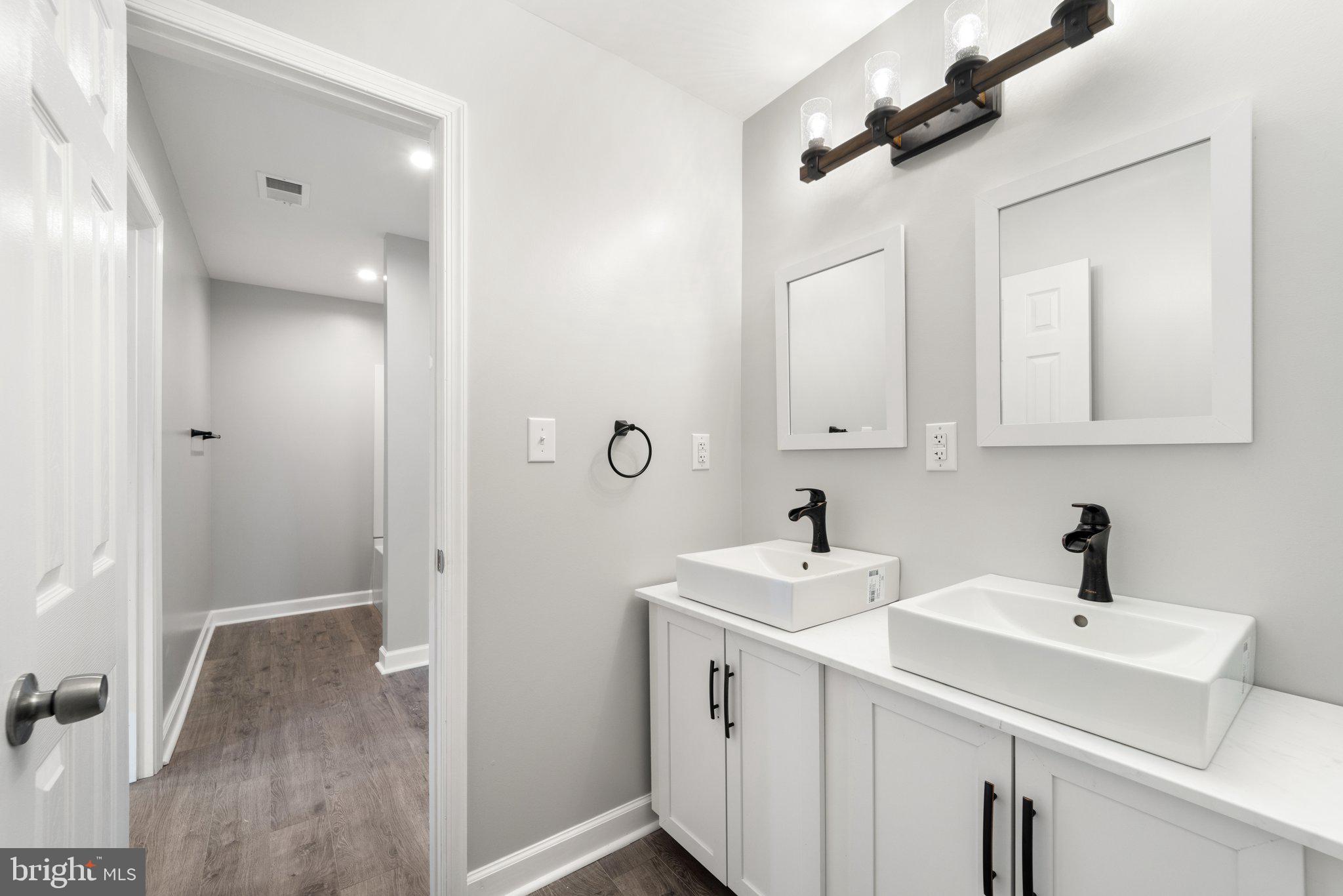 BARB MOUNTAIN ESTATES - Residential