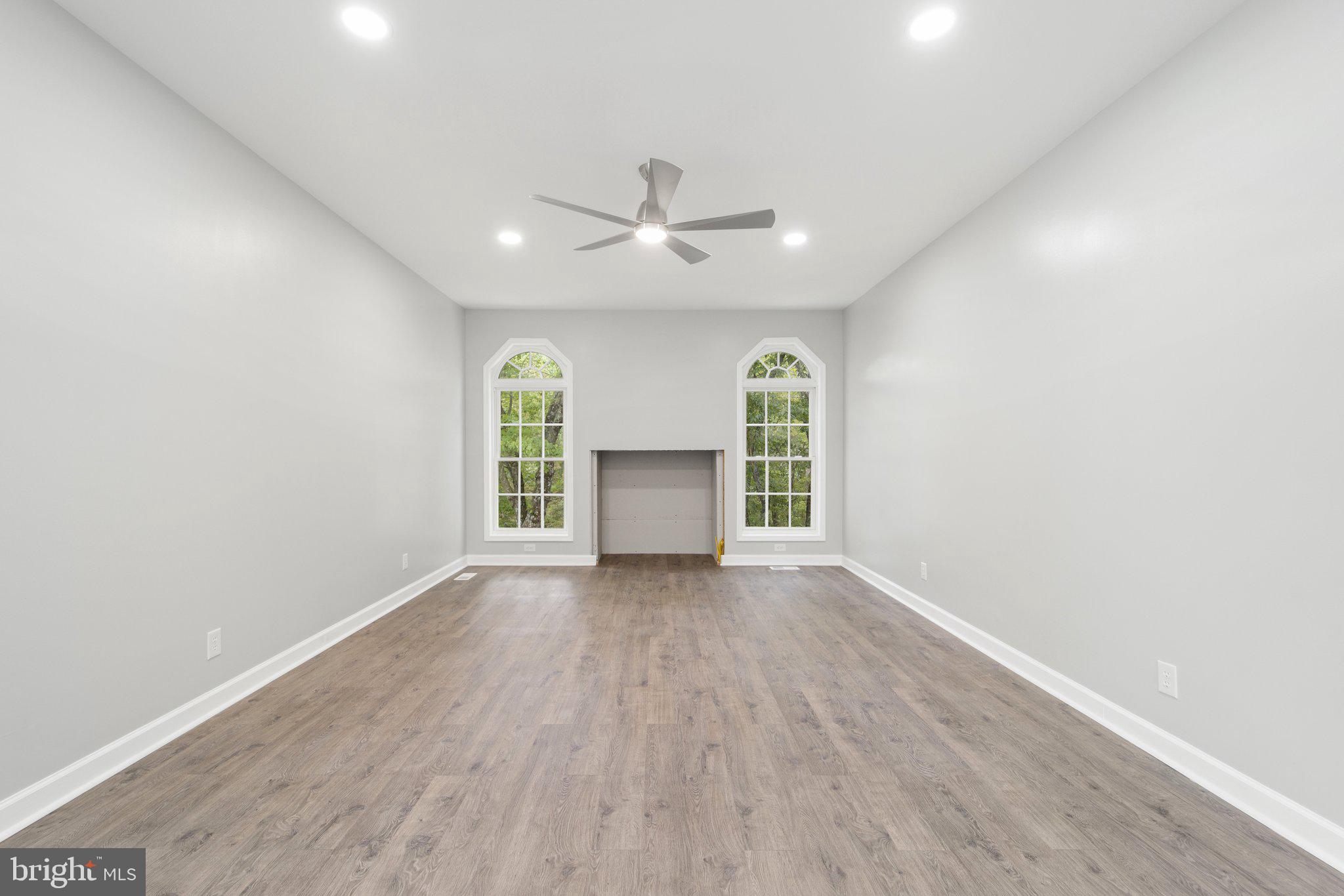 BARB MOUNTAIN ESTATES - Residential