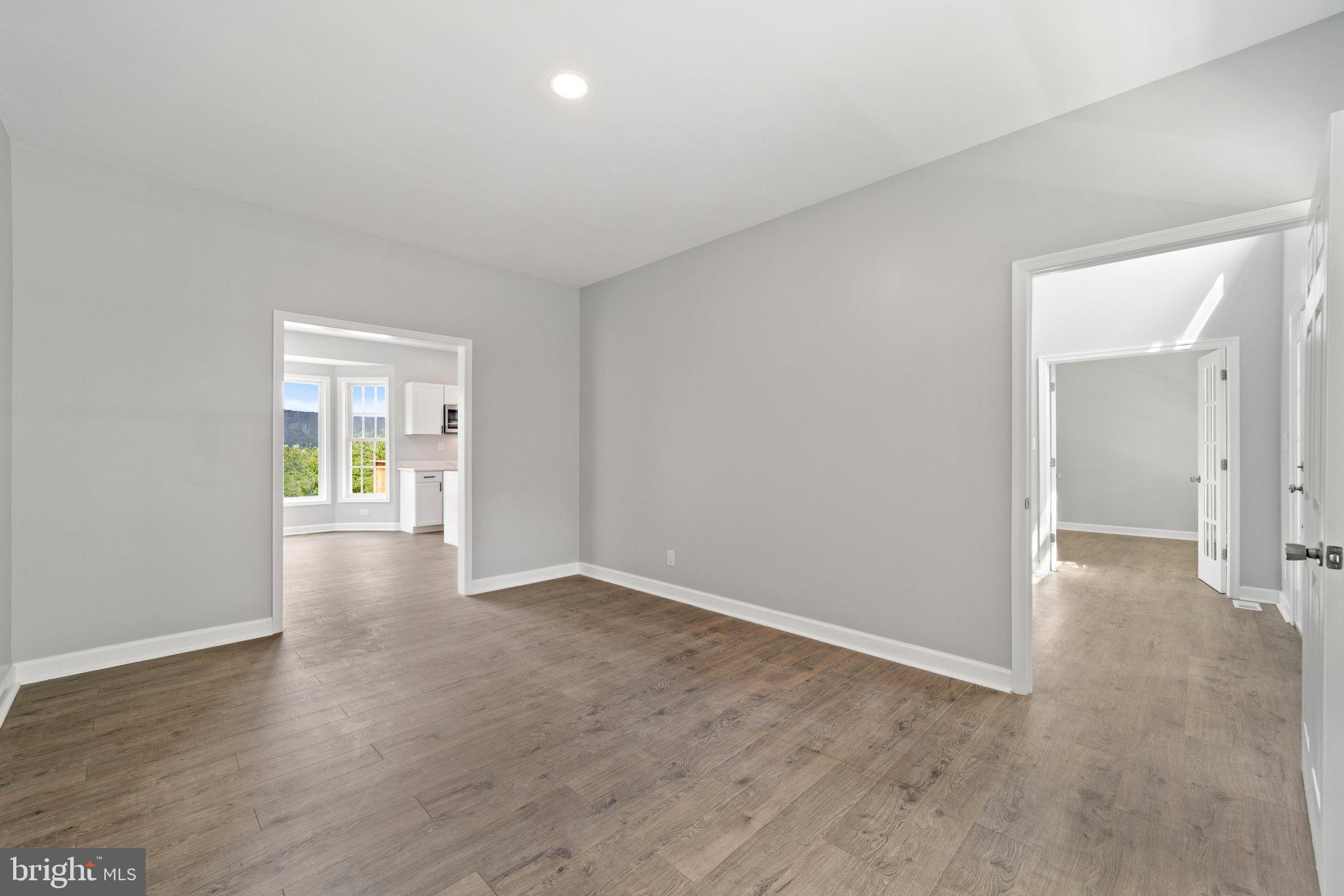 BARB MOUNTAIN ESTATES - Residential