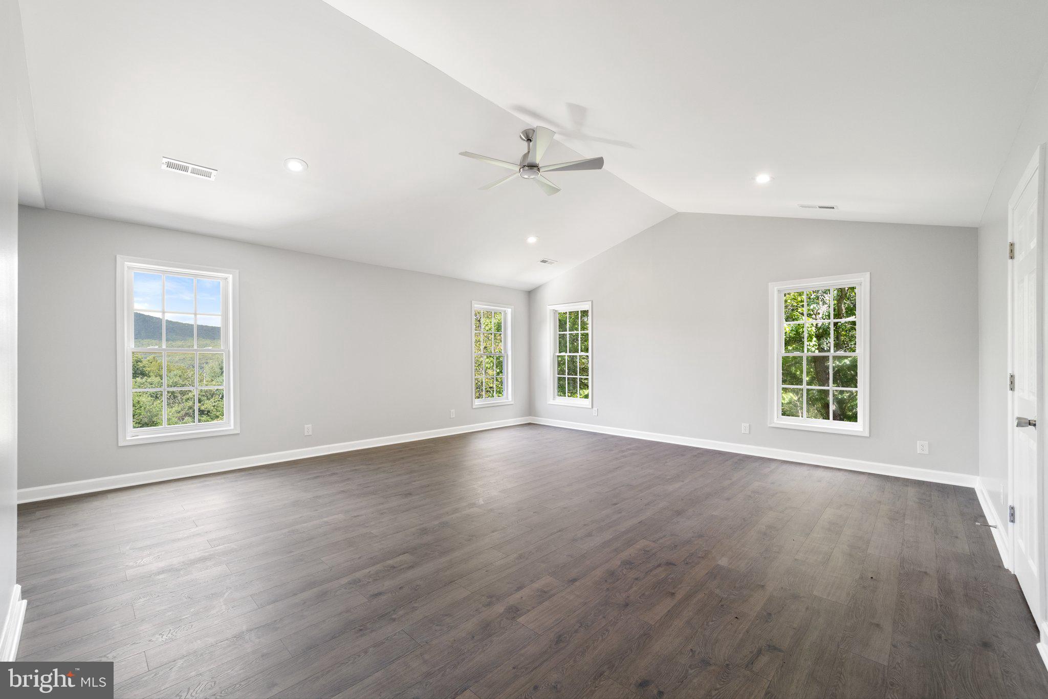 BARB MOUNTAIN ESTATES - Residential